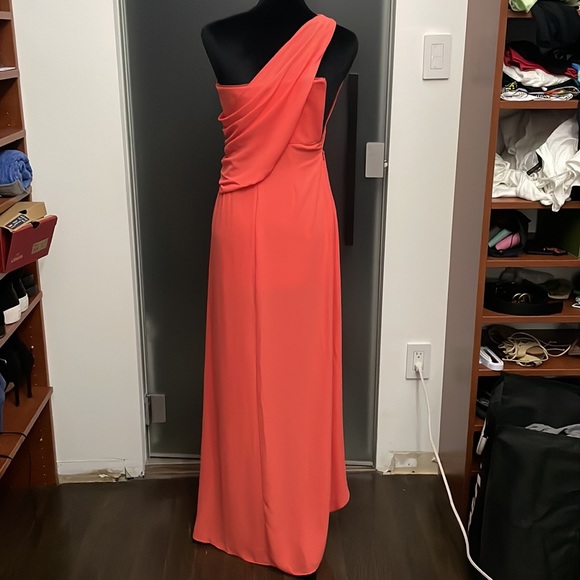 STUNNING BCBGMAZAZRIA DRESS. Coral color size 0 - Picture 4 of 5